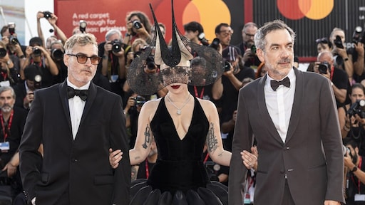 Joaquin Phoenix en Lady Gaga ontvangen 11 minuten lange staande ovatie voor Joker: Folie à Deux