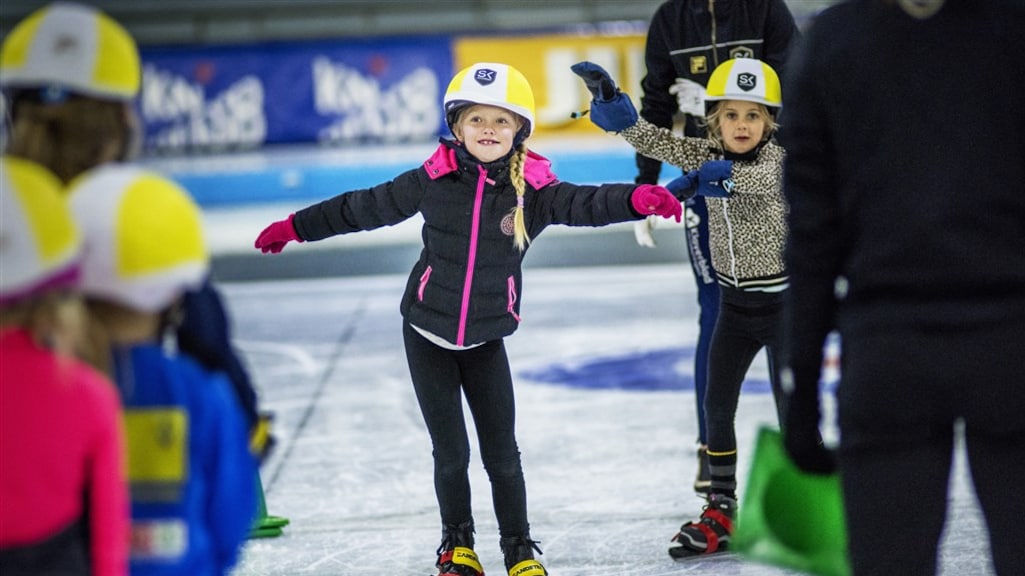 Thialf verplicht helm na groeiend aantal incidenten met aanzienlijk letsel
