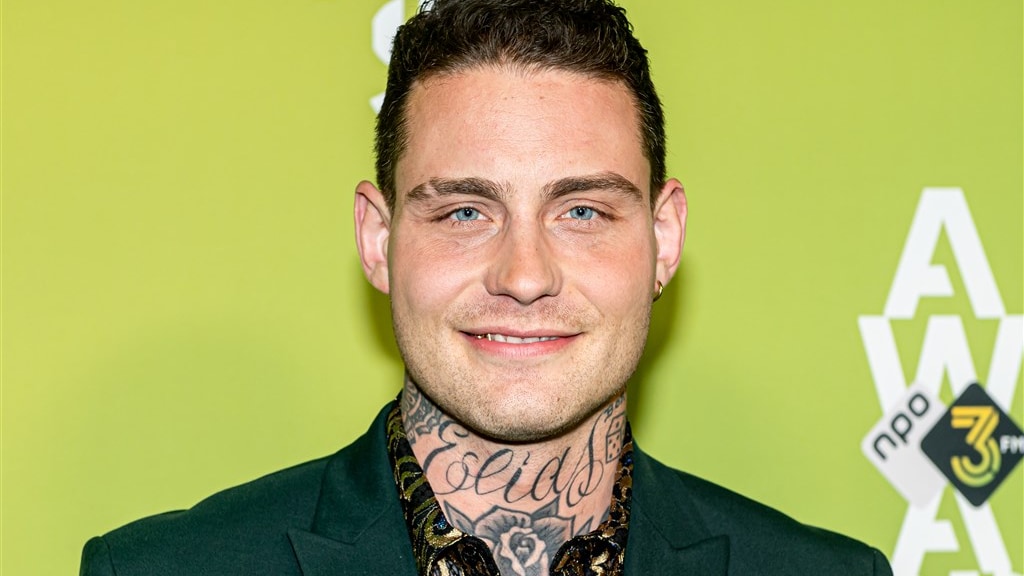 Douwe Bob ziet geen meerwaarde in koffiedrinken met Dilan Yeşilgöz: 'Ze doet dit voor de bühne'