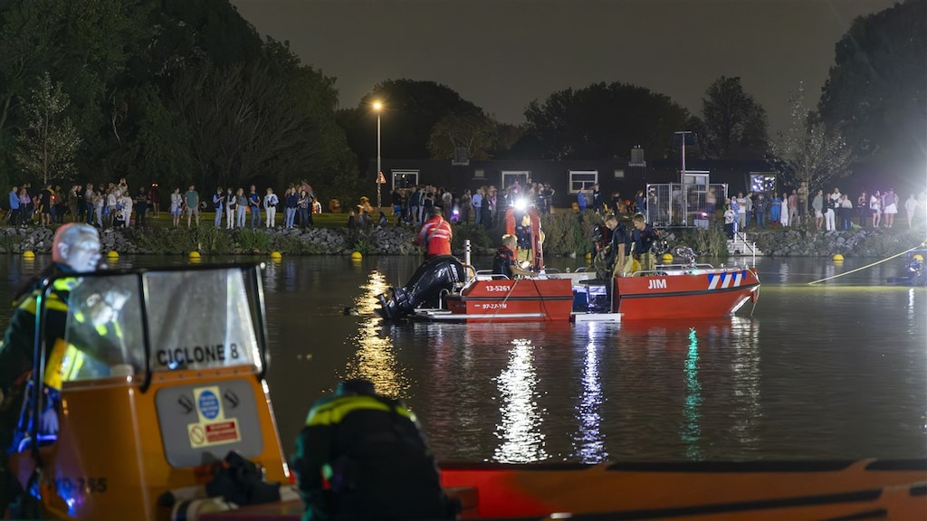 Persoon verdronken tijdens vuurwerkshow op water in Aalsmeer