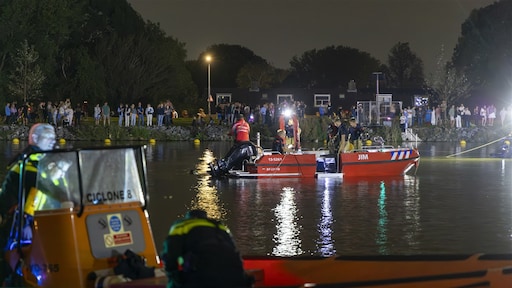 Persoon verdronken tijdens vuurwerkshow op water in Aalsmeer