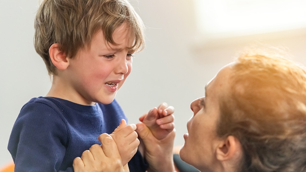 Het zoontje (5) van Annique slaat en schopt haar soms: 'Ik heb hem niet onder controle'