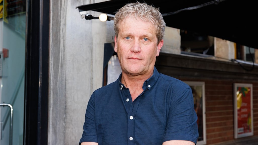 Alberto Stegeman viert 20-jarig jubileum Undercover in Nederland