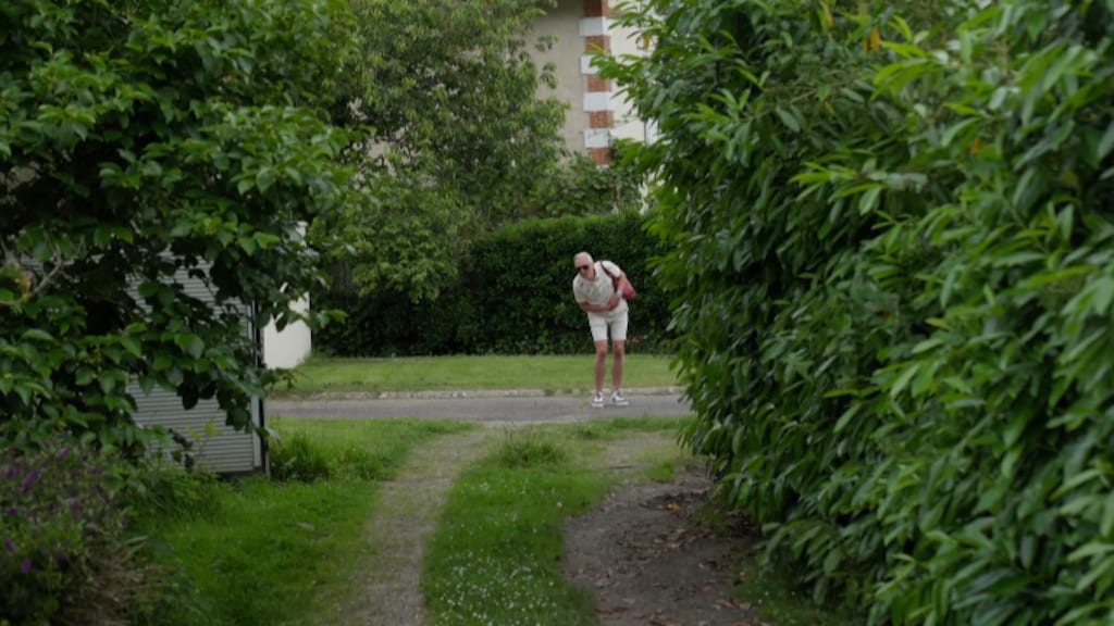Martien Meiland doodsbang voor herdershond van oud-buurvrouw: 'Ik ga rennen'