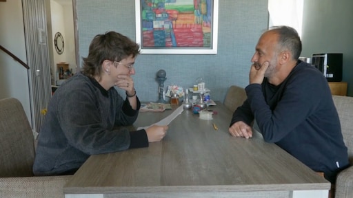 Christine en Nihat in tranen door verhaal alleenstaande moeder Elisabeth in Steenrijk, Straatarm