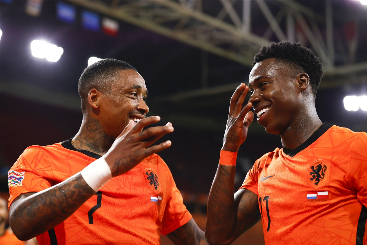 Foto uit 2020: Promes (R) speelde lange tijd in Oranje.