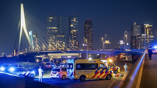 Verdachte mesaanval Erasmusbrug is bekende van politie, 'niet in beeld bij inlichtingendiensten'