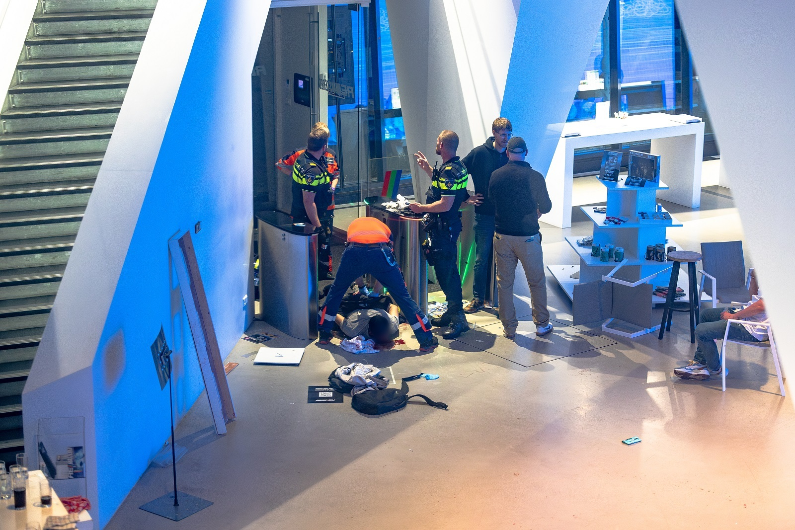 Premier Schoof: verdachte mesaanval Erasmusbrug 'mogelijk verwarde man'