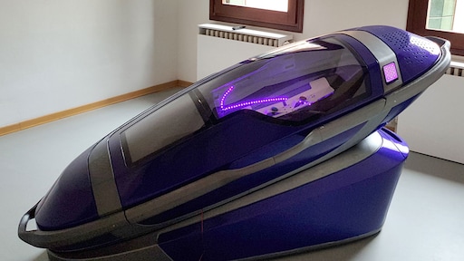 Vrouw maakt in 'zelfdodingscapsule' eind aan haar leven, meerdere aanhoudingen