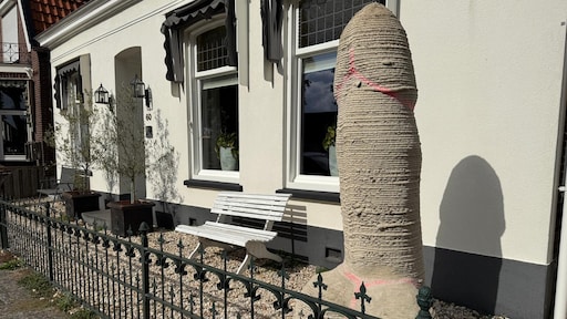 Willie heeft een grote betonnen penis in de voortuin: 'Iedereen lacht erom'