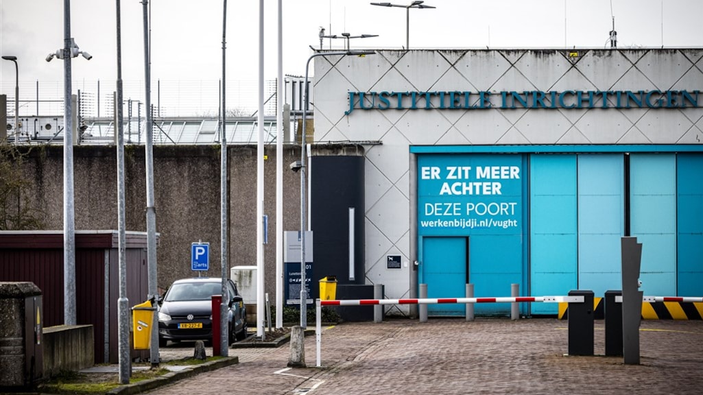 De ingang van de EBI.