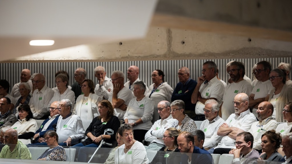 Een volle publieke tribune