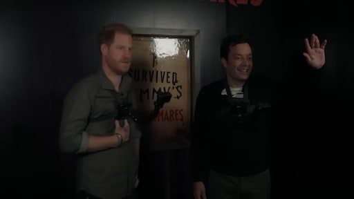 Prins Harry schrikt van panda's en weerwolven in The Tonight Show met Jimmy Fallon