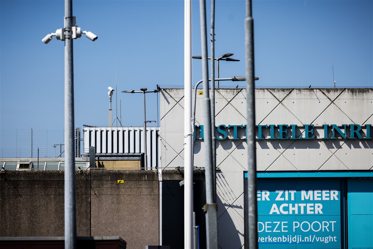 Risico's dat criminelen vanuit EBI Vught zakendoen, zegt staatssecretaris 