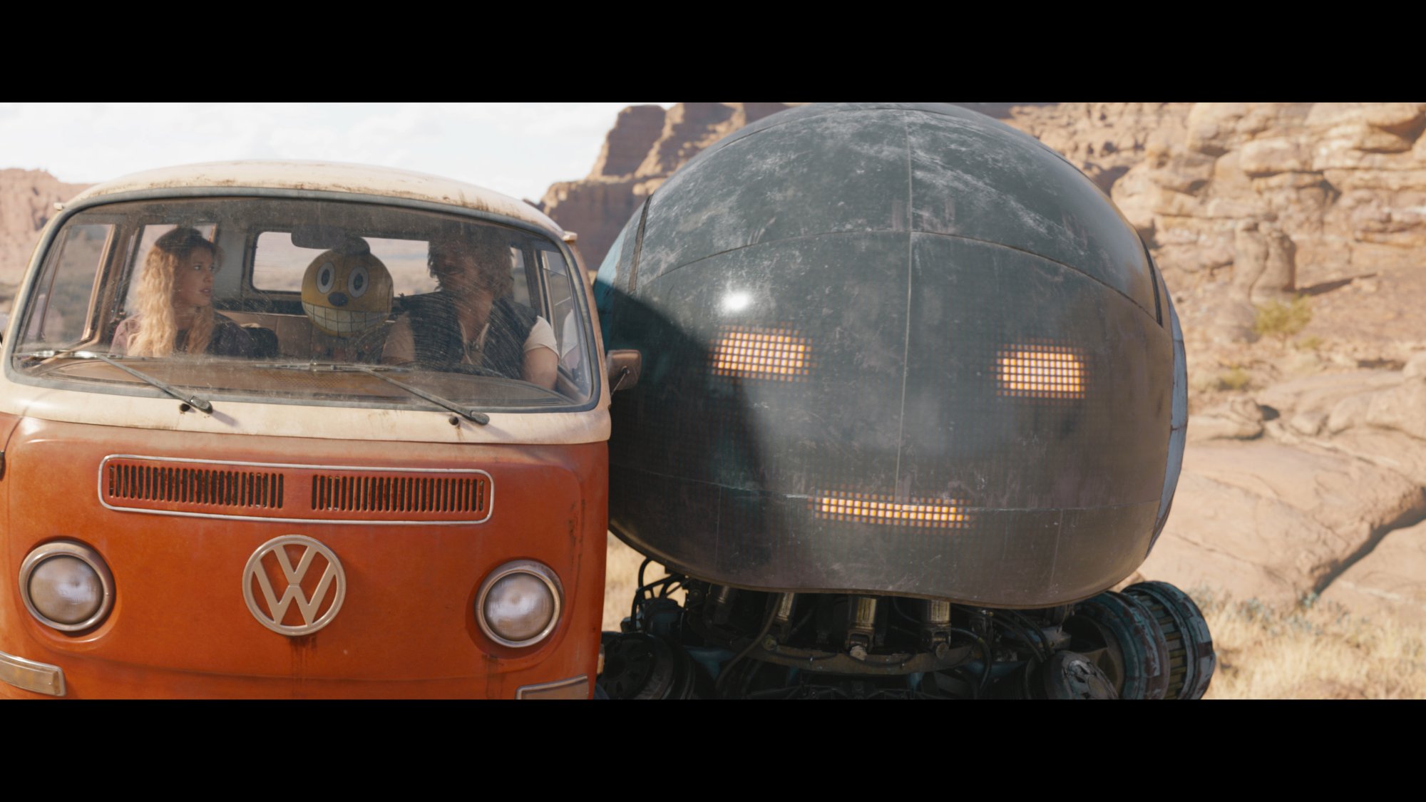 Millie Bobby Brown en Chris Pratt in The Electric State