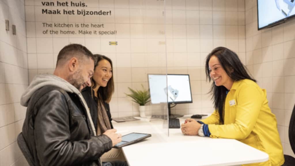 Hier kun je met medewerkers van Ikea de keuken ontwerpen.
