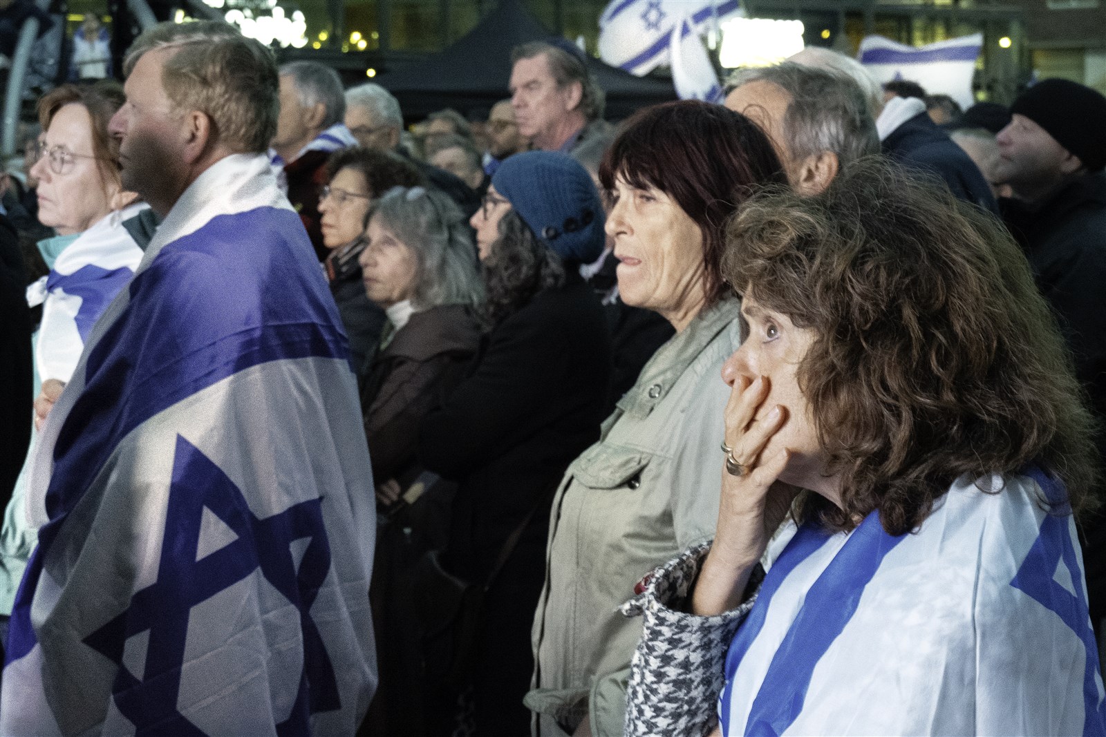 Jaar na dato wordt Hamas-aanval op Israël wereldwijd herdacht