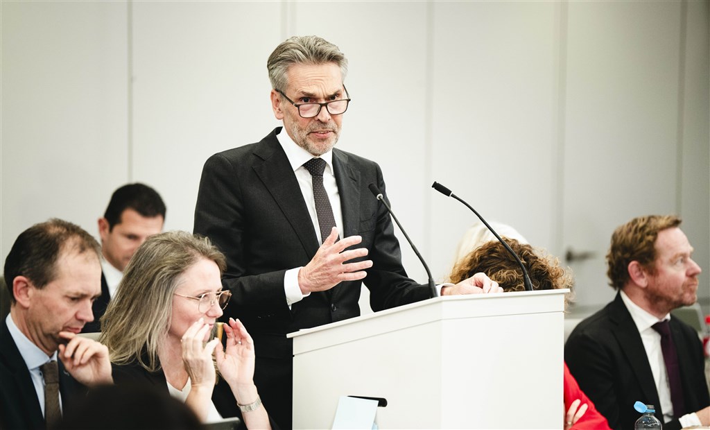 Premier Schoof biedt ook Eerste Kamer geen zicht op alternatief voor asielnoodwet