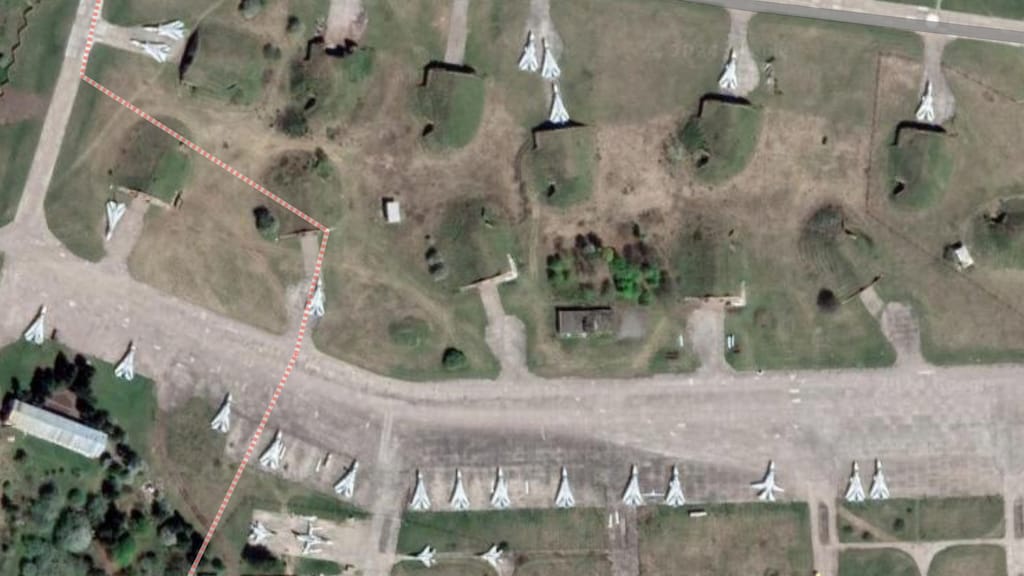 Satellietbeeld van het vliegveld bij Starokostjantyniv.