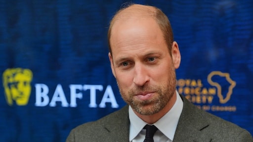 Prins William scheurt op elektrische step over landgoed Windsor Castle: 'Best leuk'