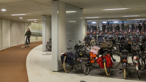 Grote fietsenstalling station Utrecht per direct gesloten door scheurtjes