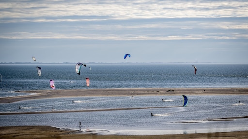 Kitesurfer overleden bij Rotterdam, man lag een tijd in het water