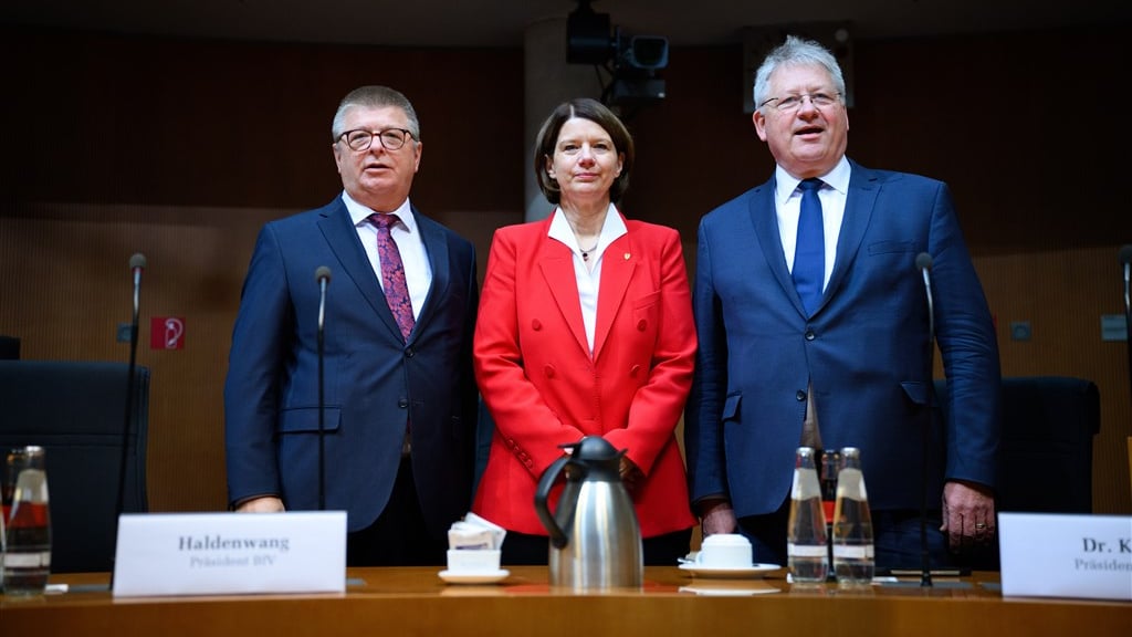 De chefs van de drie Duitse inlichtingendiensten: Thomas Haldenwang (BfV), Martina Rosenberg (MAD) en Bruno Kahl (BND).