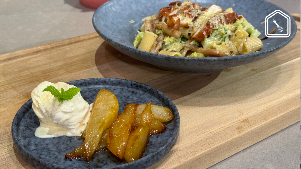 Pasta met oesterzwam, broccoli en krokante kipschnitzel & gekarameliseerde peer met vanille-ijs