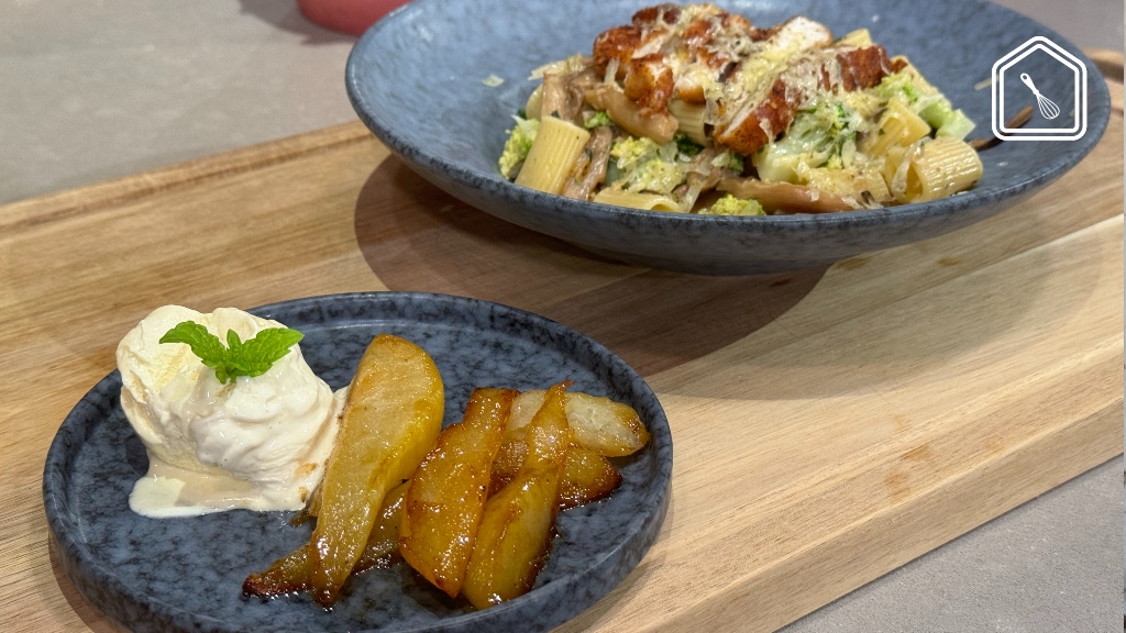 Pasta met oesterzwam, broccoli en krokante kipschnitzel & gekarameliseerde peer met vanille-ijs