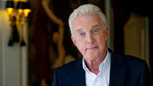 André van Duin neemt ontroerd prijs in ontvangst: 'Dank u, kijkers'