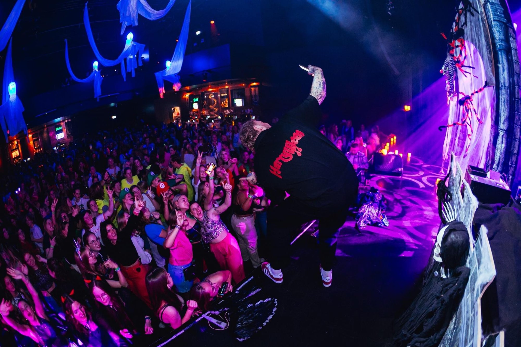 Een van de One Direction-themafeesten van Midnight Memories.