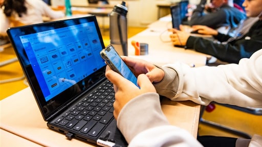 Pesten en porno in klassenapp: onrust op basisscholen ondanks smartphoneverbod
