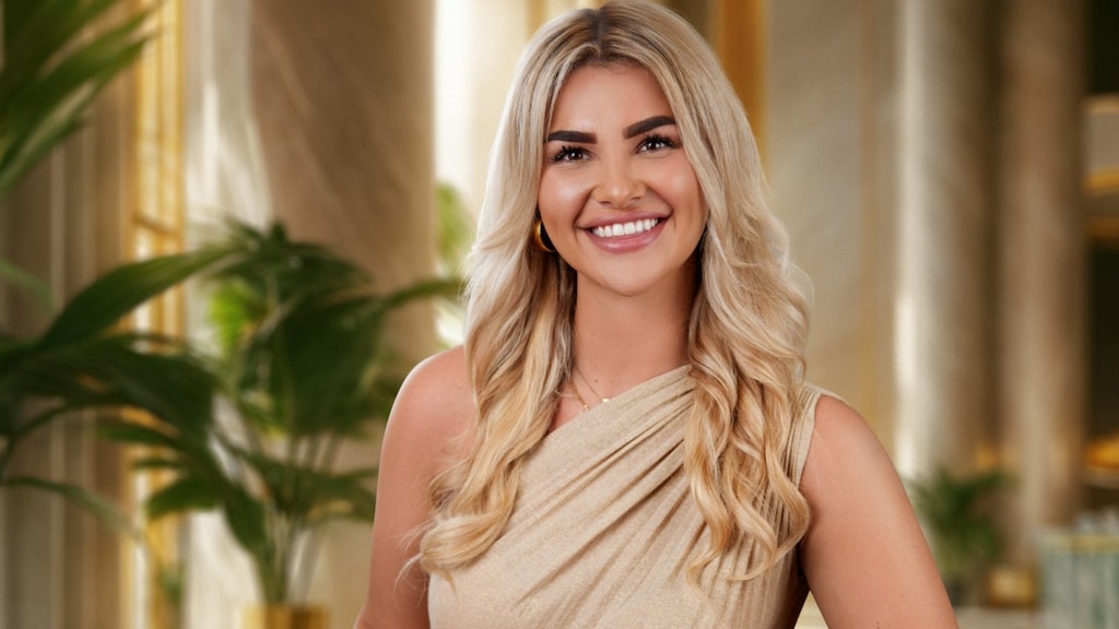 Estelle in Paradise Hotel