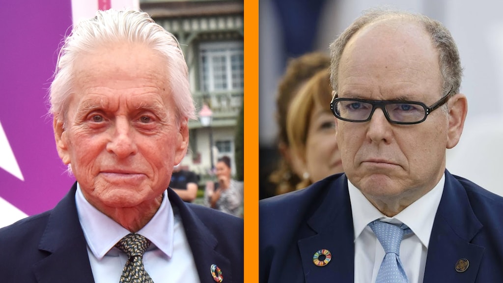 Prins Albert reikt prijs uit aan acteur Michael Douglas