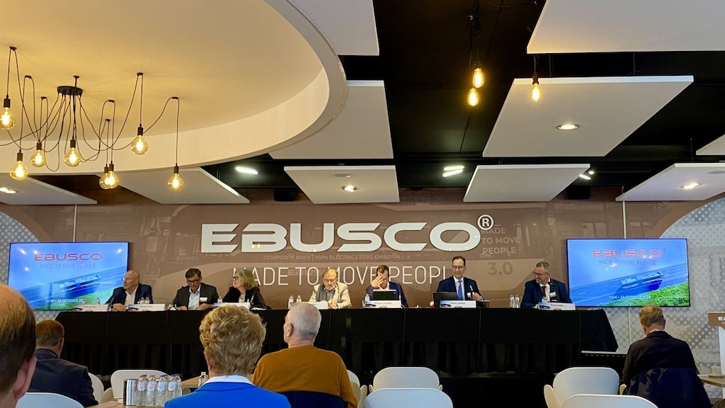 Ebusco-aandeelhouders vergaderen over de toekomst.