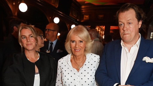 Koningin Camilla kan tot teleurstelling van kinderen niet in hun Whatsapp-groep