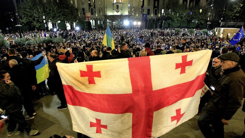 Een demonstratie tegen de regering in Tbilisi vanavond.