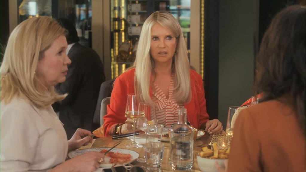 Recensenten zijn enthousiast over de serie, fans hebben wel één vraag: die filter?