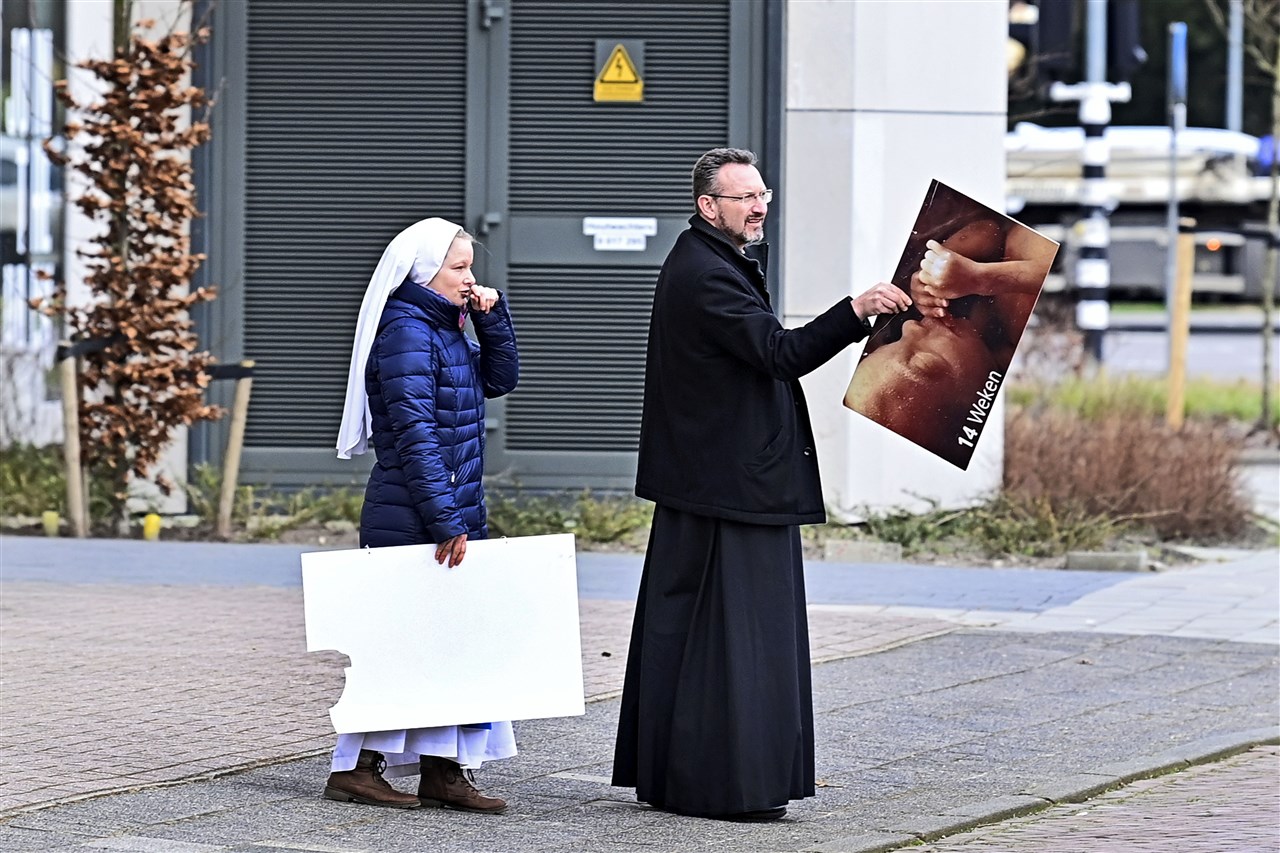 Bufferzones bij abortusklinieken in Engeland en Wales, ook Nederland wil landelijke regels
