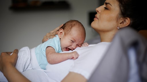 Marijke sliep een jaar lang nauwelijks door haar kindje: 'Babygehuil is nu traumatisch voor me'