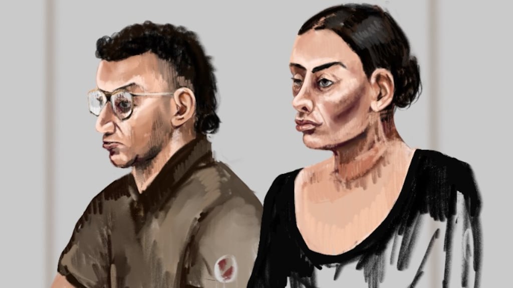 Nora B. en haar medeverdachte tijdens de zitting in de rechtbank.