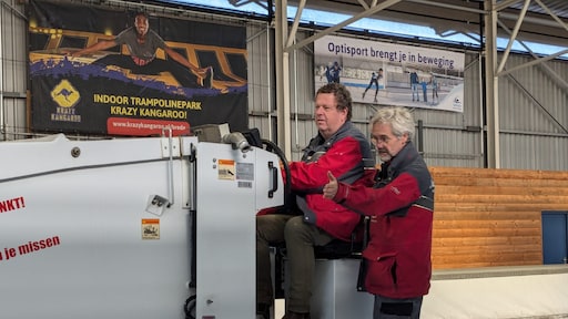 In de zomer is Tonny hovenier, in de winter ijsmeester