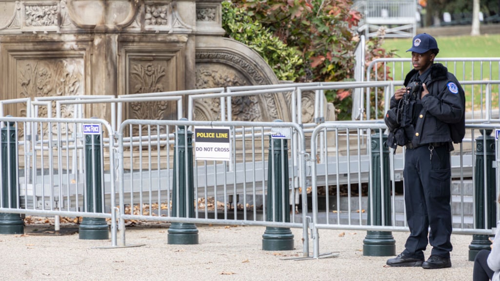 Stembureaus nog enkele uren open, man opgepakt bij Capitool die 'naar brandstof rook'