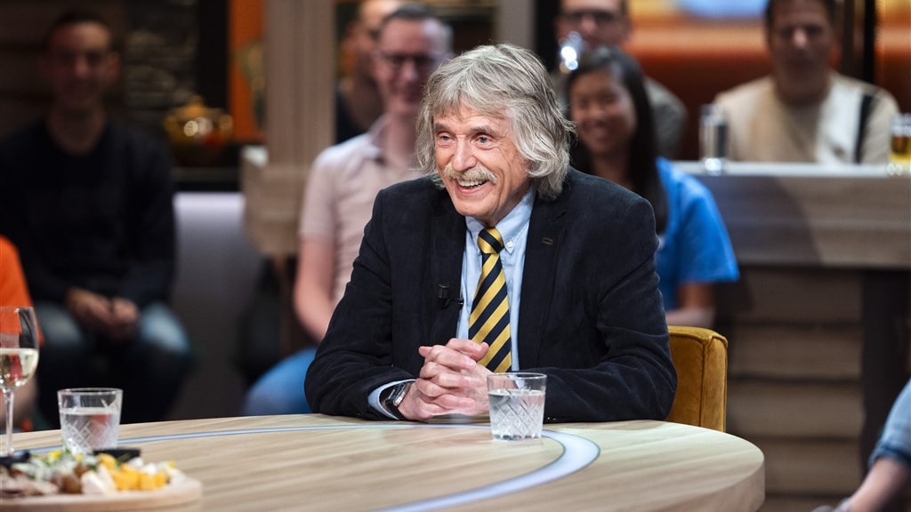 Johan Derksen met luid applaus weer verwelkomd bij Vandaag Inside
