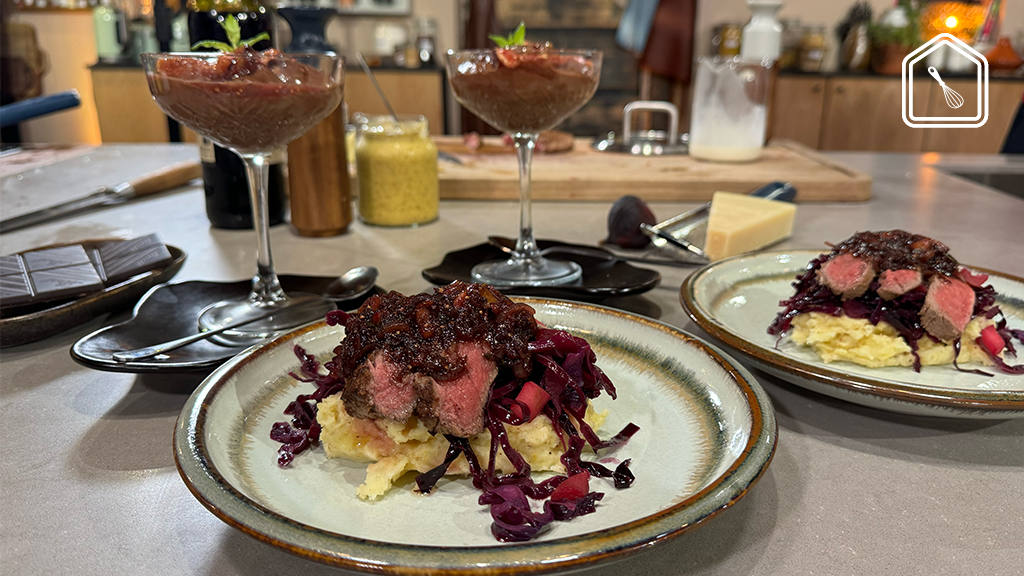 Gestoofde rode kool met aardappelpuree en biefstuk & chocolademousse