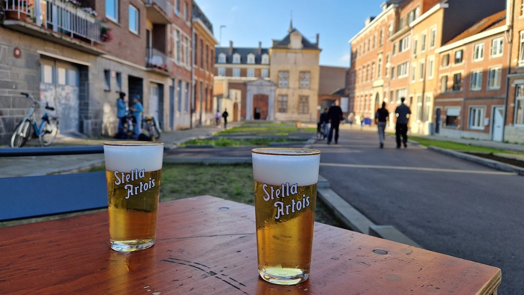 Een bierpauze tijdens de erfgoedwandeling, uiteraard met het Leuvense biertje Stella Artois.