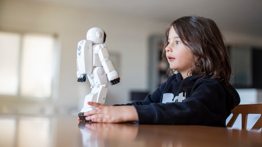 Onderzoek toont aan: we hebben écht medelijden met een snikkende robot