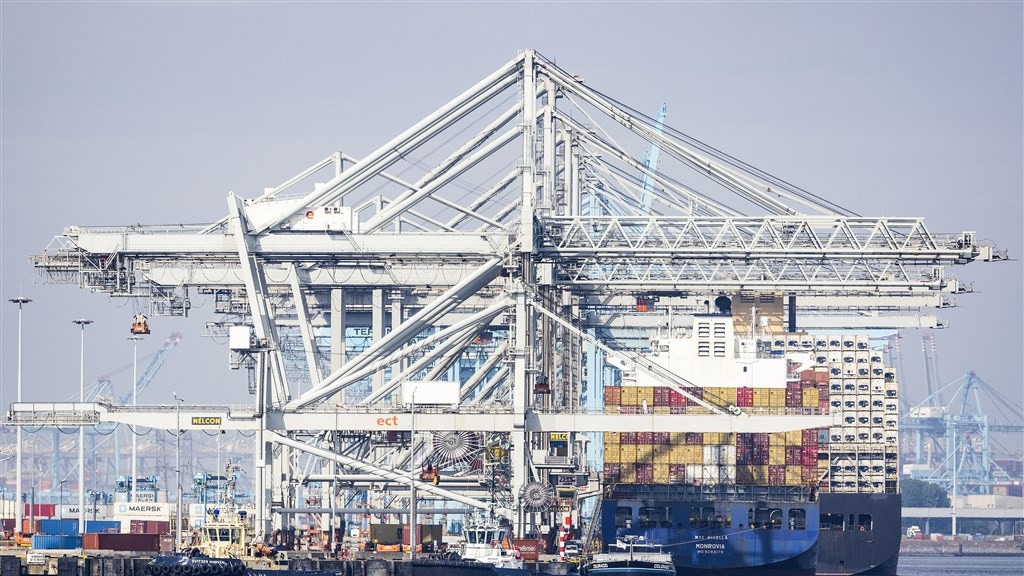 Havenmedewerker die joint opsteekt kan meteen vertrekken