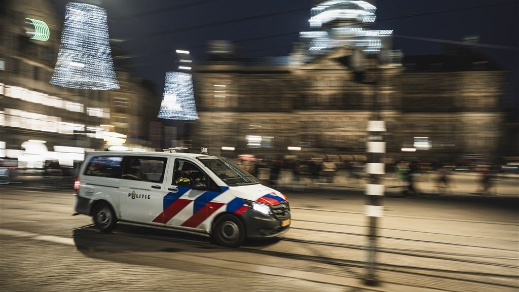 Amsterdam verbiedt demonstraties, eerste verdachte aangehouden door camerabeelden