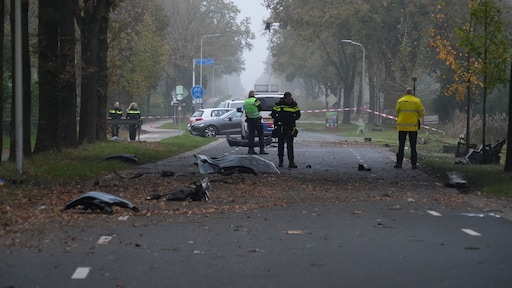 Auto met jongeren raakt van de weg in Hoogeveen: één inzittende komt om
